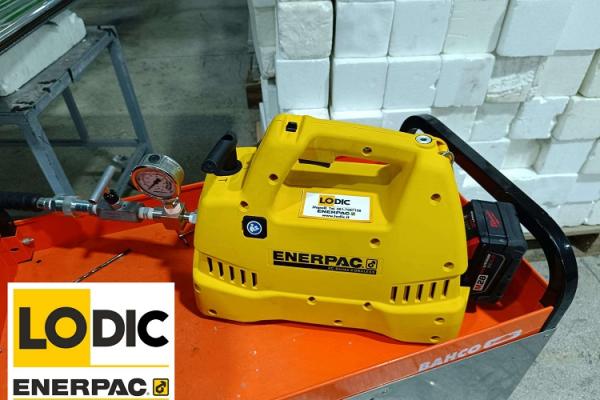 POMPA ENERPAC A BATTERIA MAX PRESS. 700 BAR