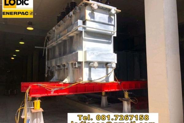 SISTEMA DI SOLLEVAMENTO ENERPAC CON CILINDRI SERIE CLRG CON TESTINE OSCILLANTI